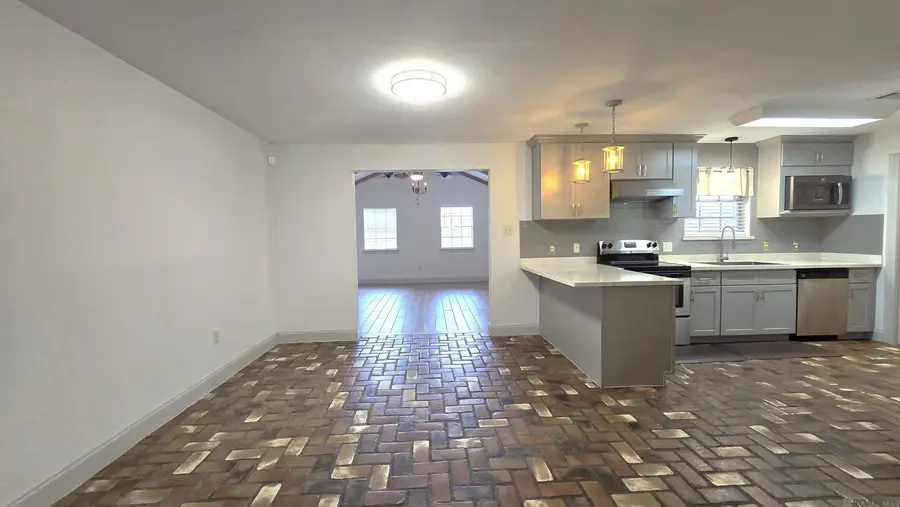 463 W Chalfont Dr, Baton Rouge, LA 70819 - Image #2