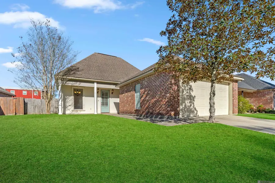 7373 Estelle Dr, Denham Springs, LA 70726 - Image #2