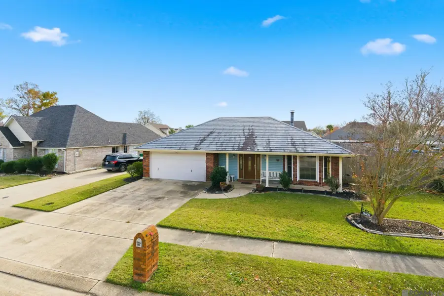 328 N Canterbury Dr, Laplace, LA 70068 - Image #2