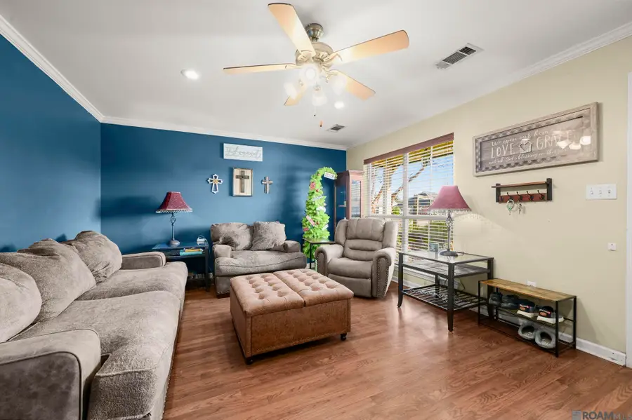 36043 Portsmouth Dr, Denham Springs, LA 70706 - Image #2