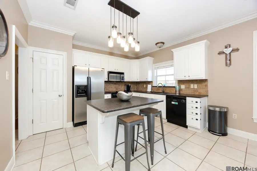 18377 Three Bars Dr, Baton Rouge, LA 70817 - Image #3