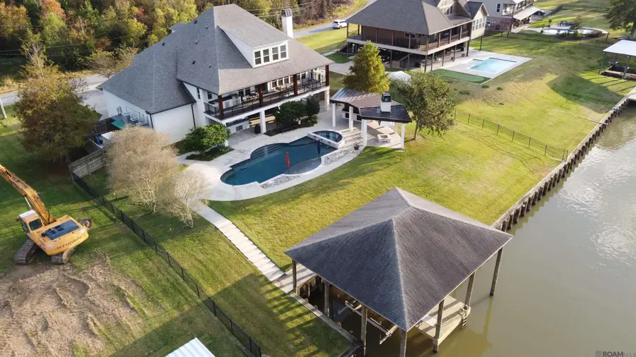 18429 Amite Acres Dr, Prairieville, LA 70769 - Image #3