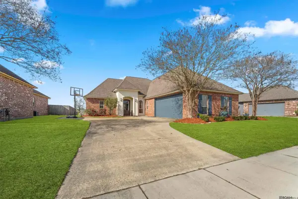 6569 Lakeridge Dr, Zachary, LA 70791