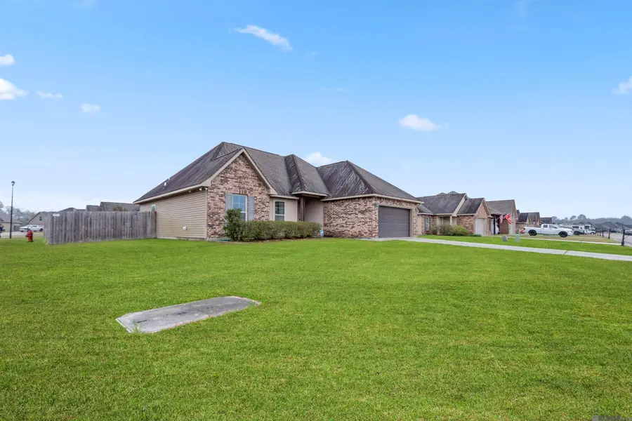 26528 Evangeline Trace Blvd, Denham Springs, LA 70726 - Image #2