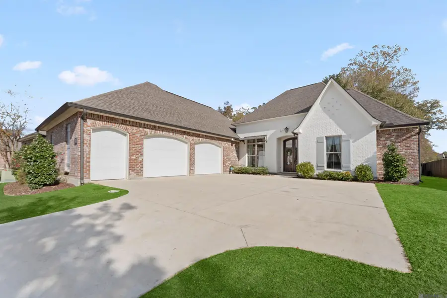 9130 Villa Crossing Dr, Greenwell Springs, LA 70739 - Image #2