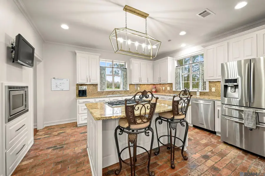 10813 N Oak Hills Pkwy, Baton Rouge, LA 70810 - Image #3