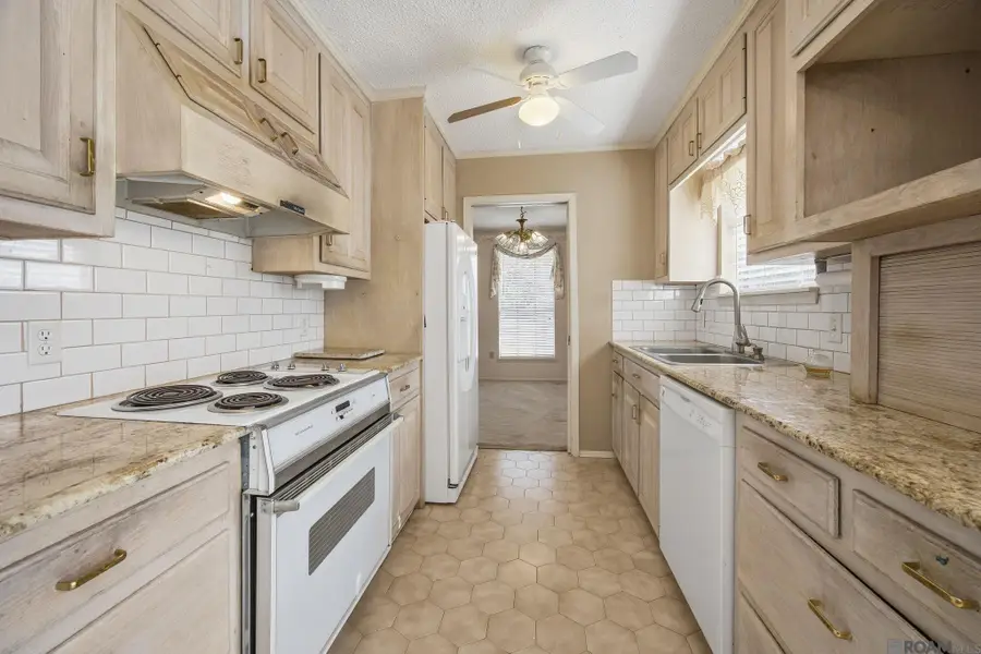 2208 Sprucewood Dr, Baton Rouge, LA 70816 - Image #2