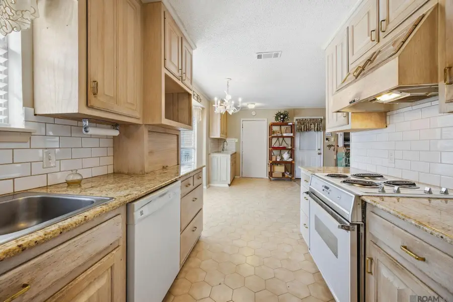 2208 Sprucewood Dr, Baton Rouge, LA 70816 - Image #3