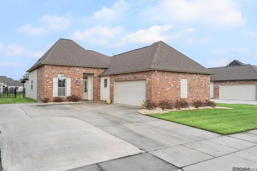 43306 Pond View Dr, Prairieville, LA 70769 - Image #2