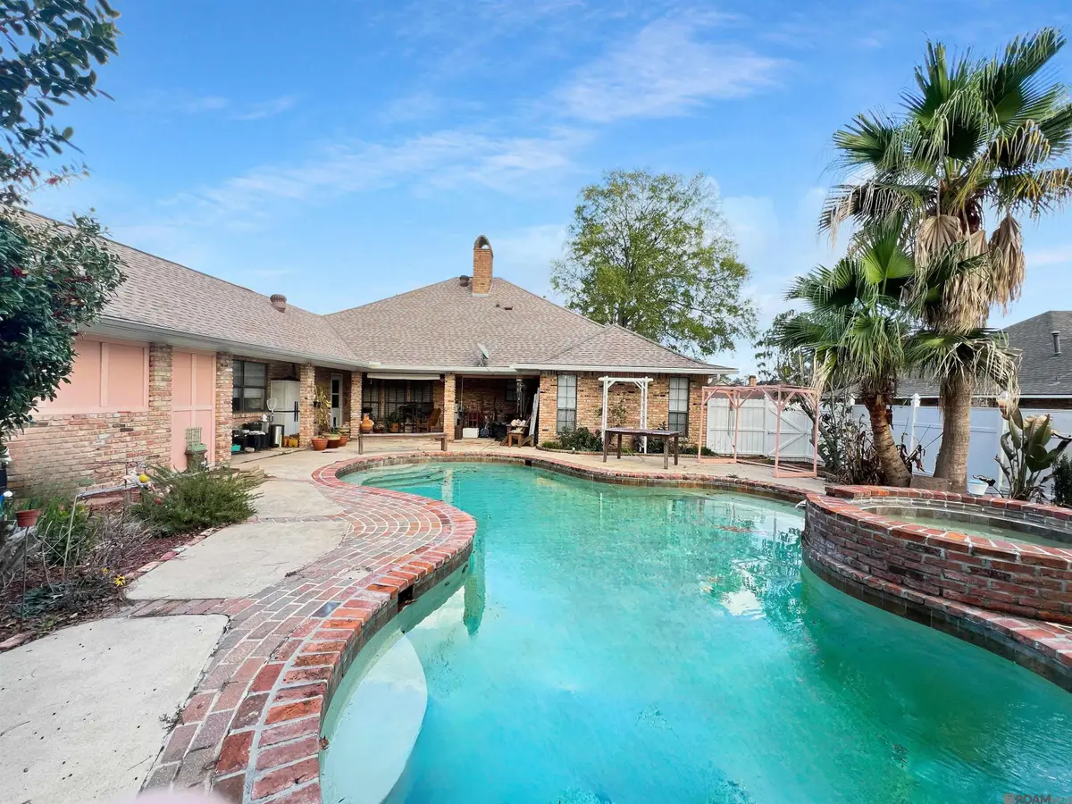 5654 Vicksburg Dr, Baton Rouge, LA 70817 - Image #1