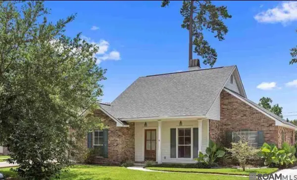 7344 Robinson Dr, Denham Springs, LA 70706