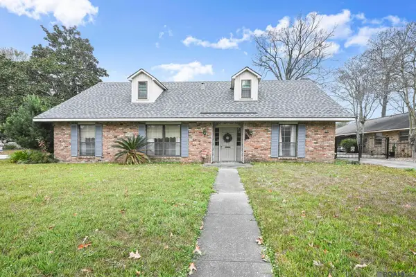 1090 Colonial Dr, Baton Rouge, LA 70806