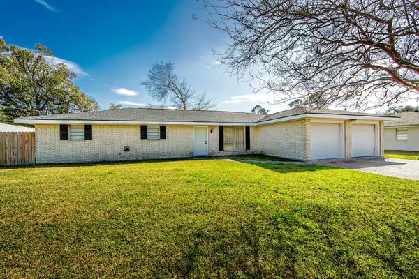 305 Wildwood Dr, Houma, LA 70363