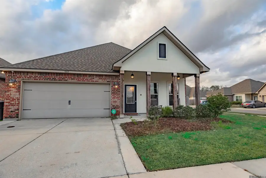 1202 Rustic Pine Dr, Baton Rouge, LA 70820 - Image #2