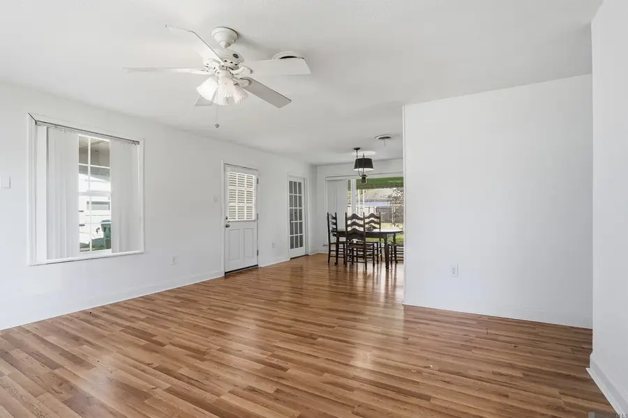 1414 Clinton Dr, Denham Springs, LA 70726 - Image #2