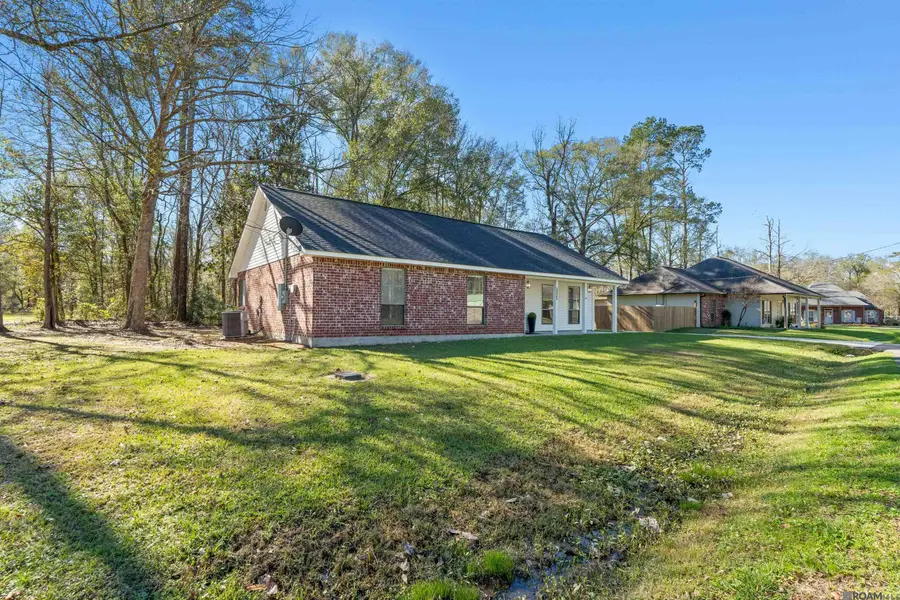 9038 Sarah St, Denham Springs, LA 70706 - Image #2