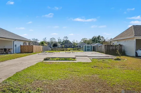 13536 Rose Dr, Walker, LA 70785