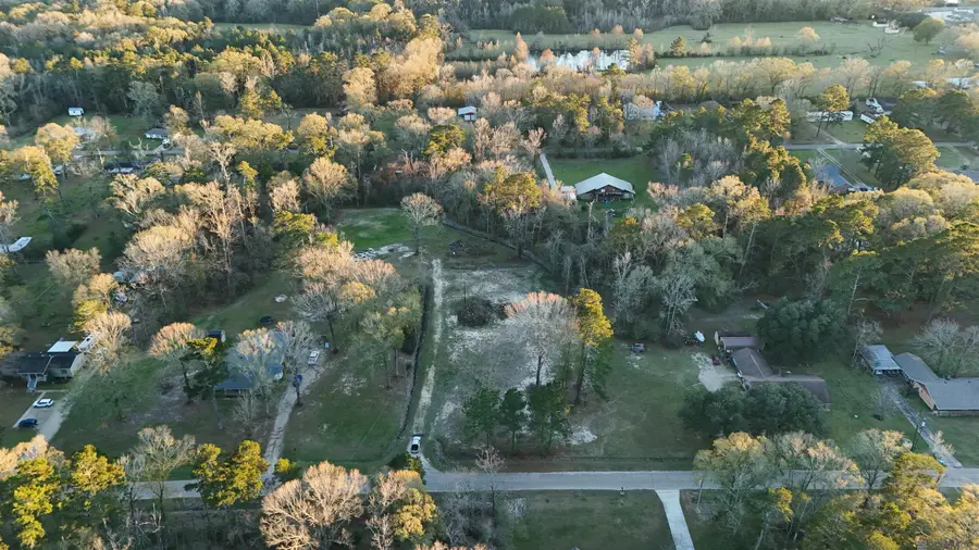 10596 Brooks Dr, Denham Springs, LA 70726 - Image #3