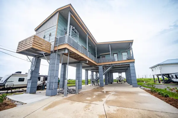 118 Hebert Ln, Grand Isle, LA 70358