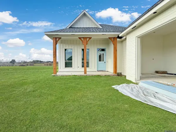 39521 Hernando De Soto Dr, Darrow, LA 70725