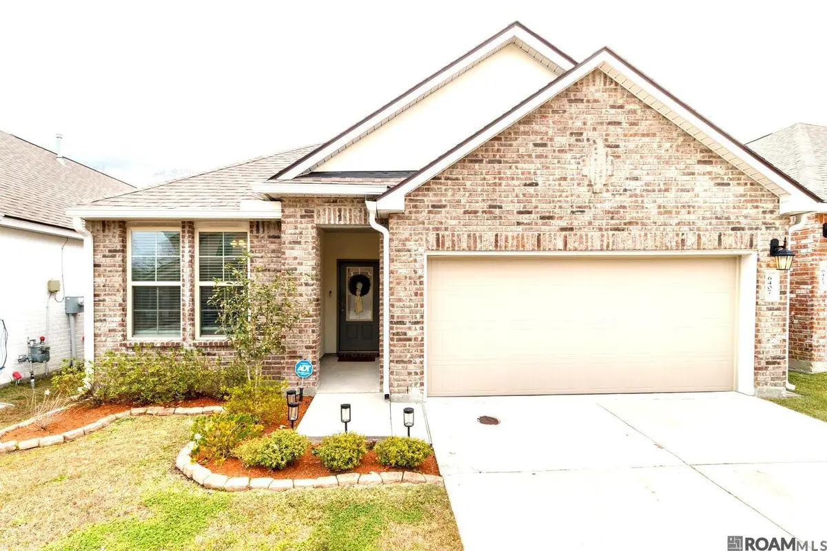 6407 Tiger Pointe Dr, Shenandoah, LA 70817 - Image #1