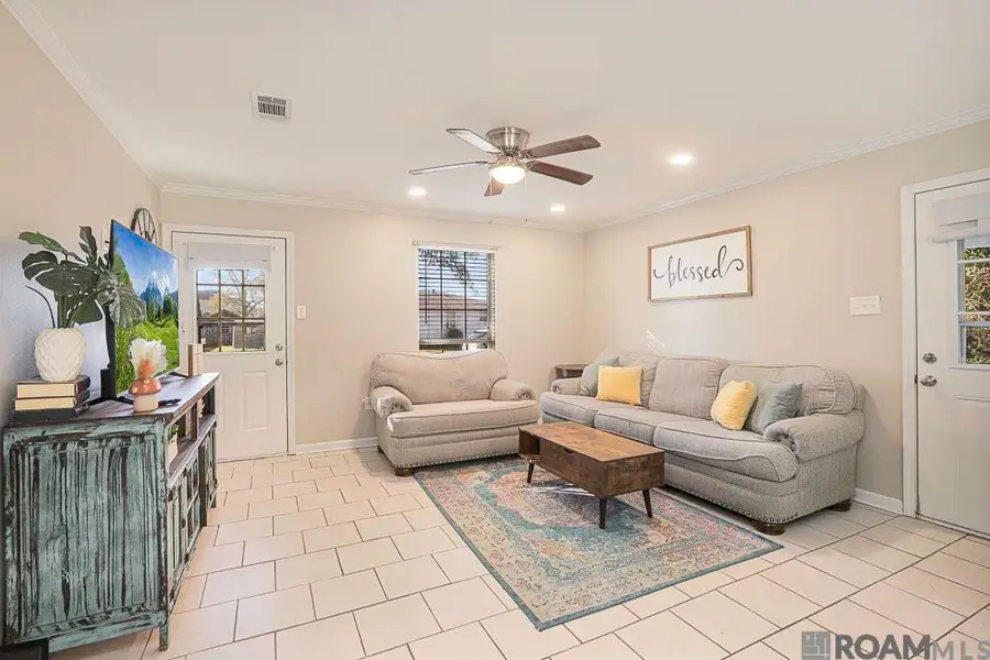 308 E Jeff St, Gonzales, LA 70737 - Image #2