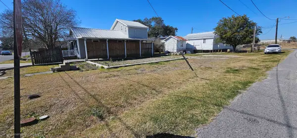 1002 Lafourche St, Lockport, LA 70374