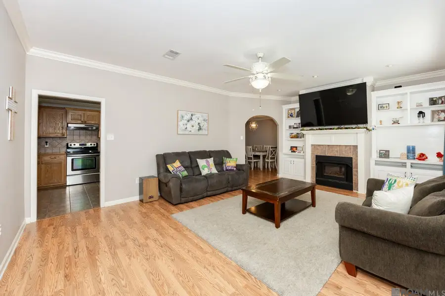 26565 Parkwood Dr, Denham Springs, LA 70726 - Image #2