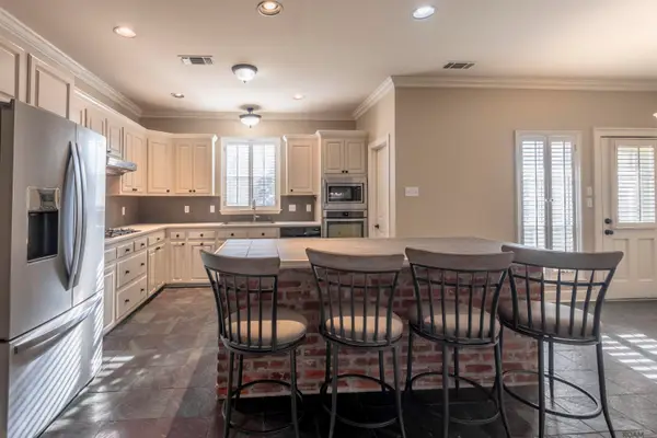 1223 E Stanwick Pl, Saint George, LA 70810