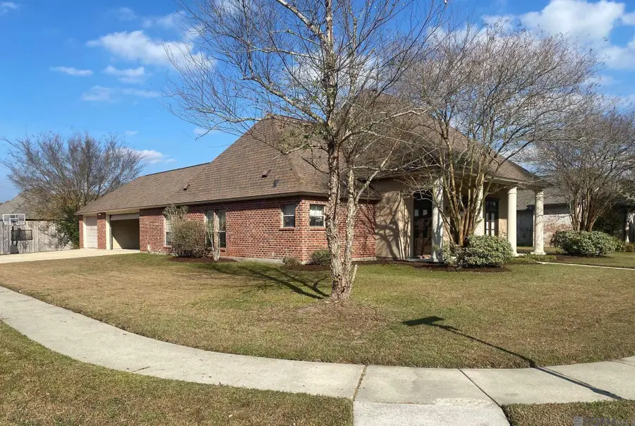 19203 Chardonnay Ave, Baton Rouge, LA 70817 - Image #2