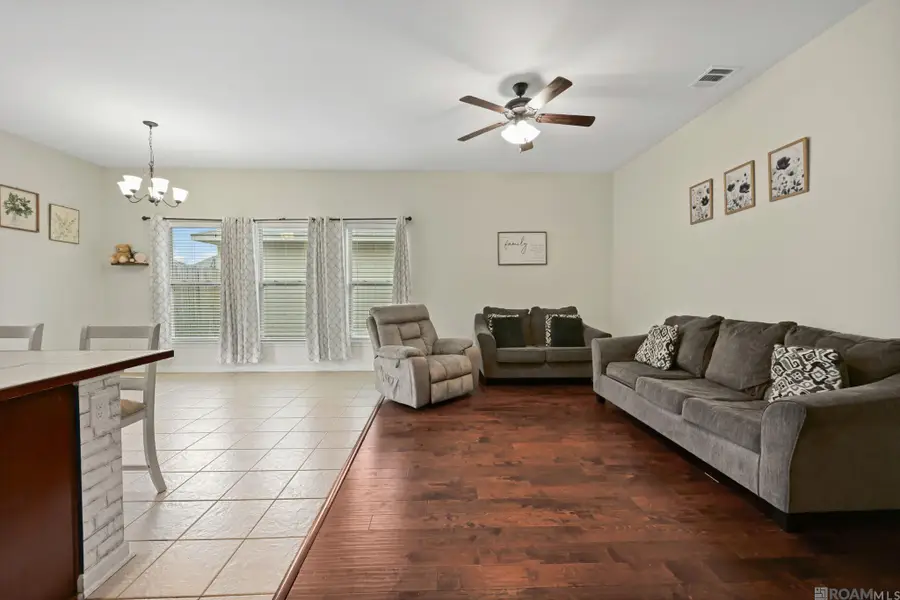 42510 Pebblestone Ave, Prairieville, LA 70769 - Image #2