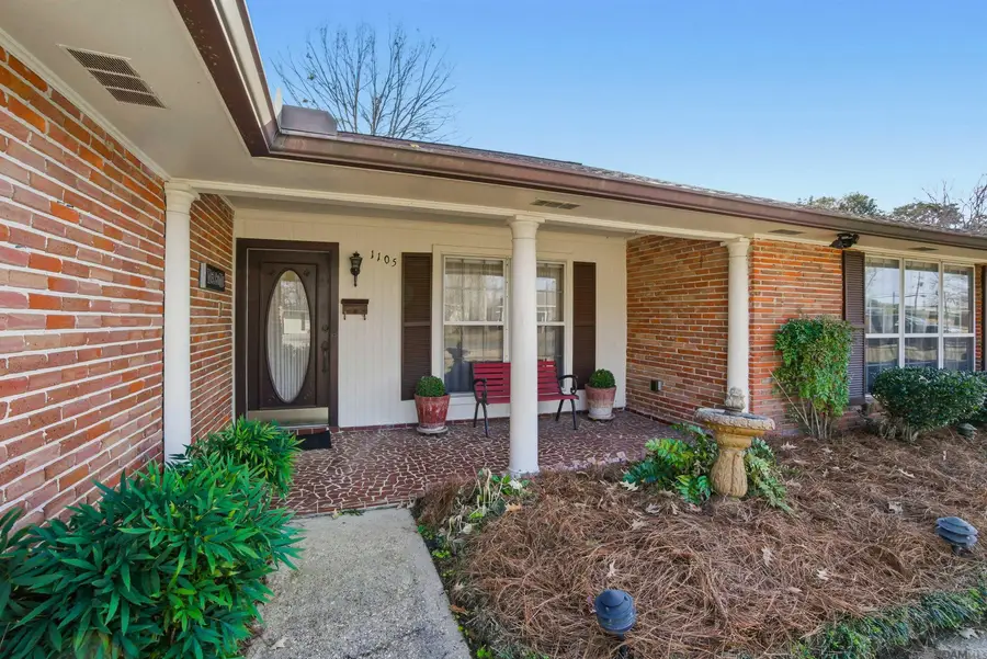 1105 E Grace St, Gonzales, LA 70737 - #2