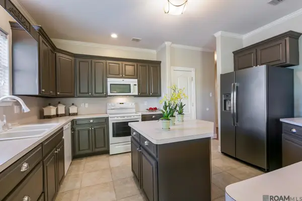 7967 Tara Dr, Denham Springs, LA 70726