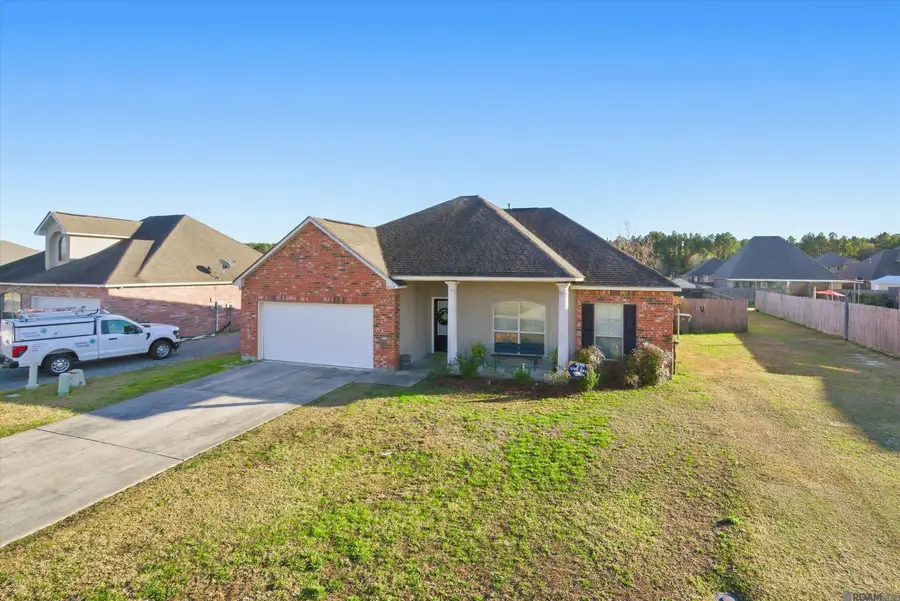 10430 Oakchase Dr, Denham Springs, LA 70706 - Image #2