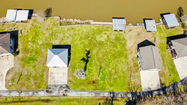 17699 Cove Ln, Denham Springs, LA 70726