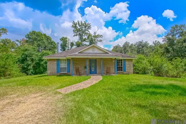 25790 Oak Alley Dr, Holden, LA 70744