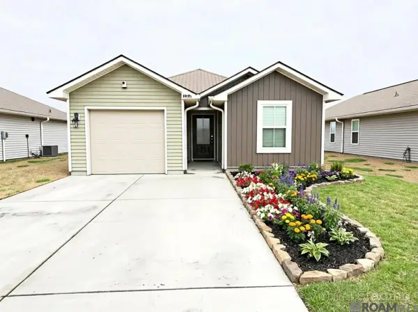 5663 Magnolia De Percy Dr, Carville, LA 70721