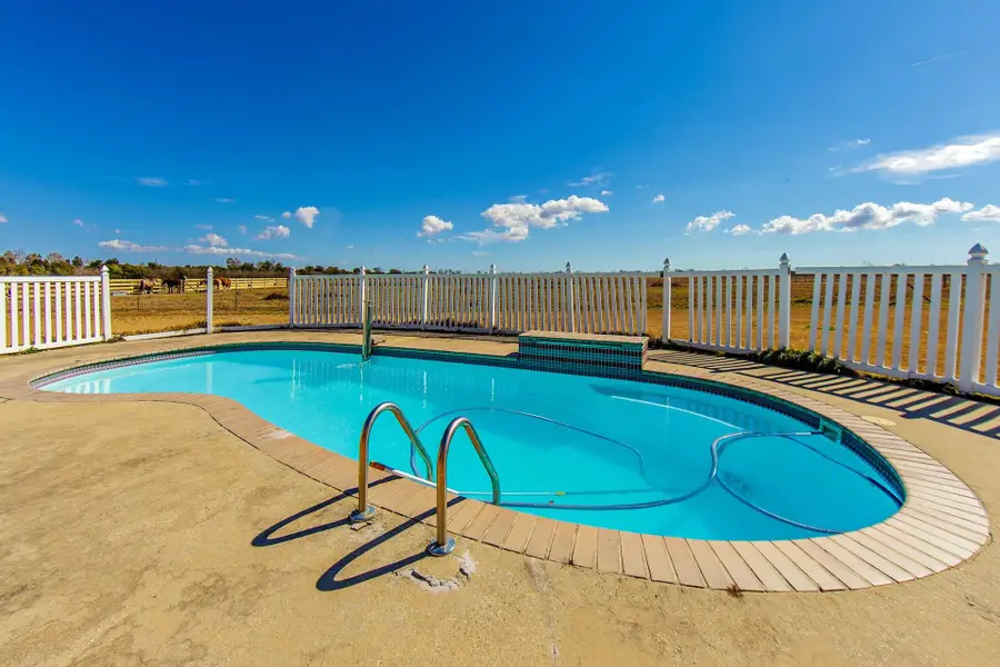 135 Chateau Dr, Lockport, LA 70374 - #3