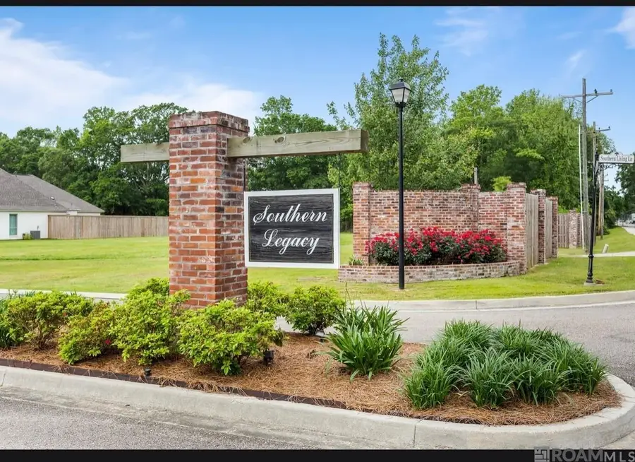 1122 Southern Living Ln, Denham Springs, LA 70726 - #2