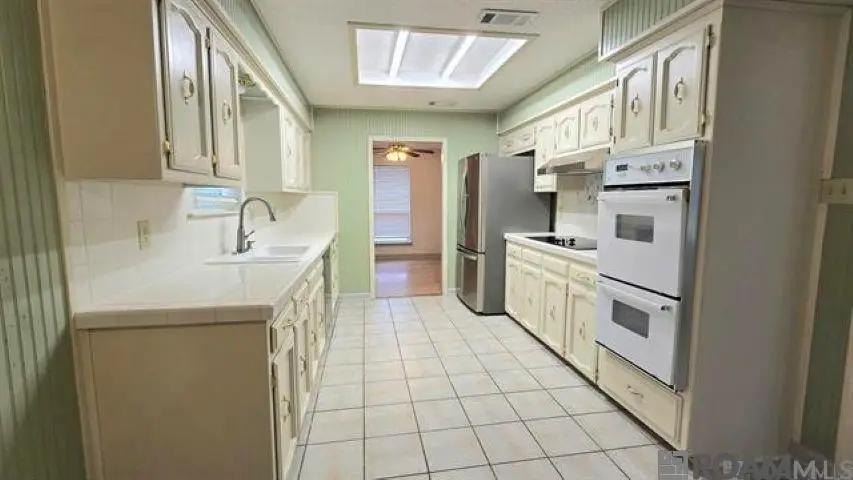 5333 Port Hudson Dr, Baton Rouge, LA 70817 - #2