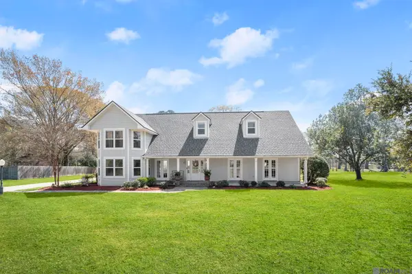 8214 Belle Helene Dr, Denham Springs, LA 70726