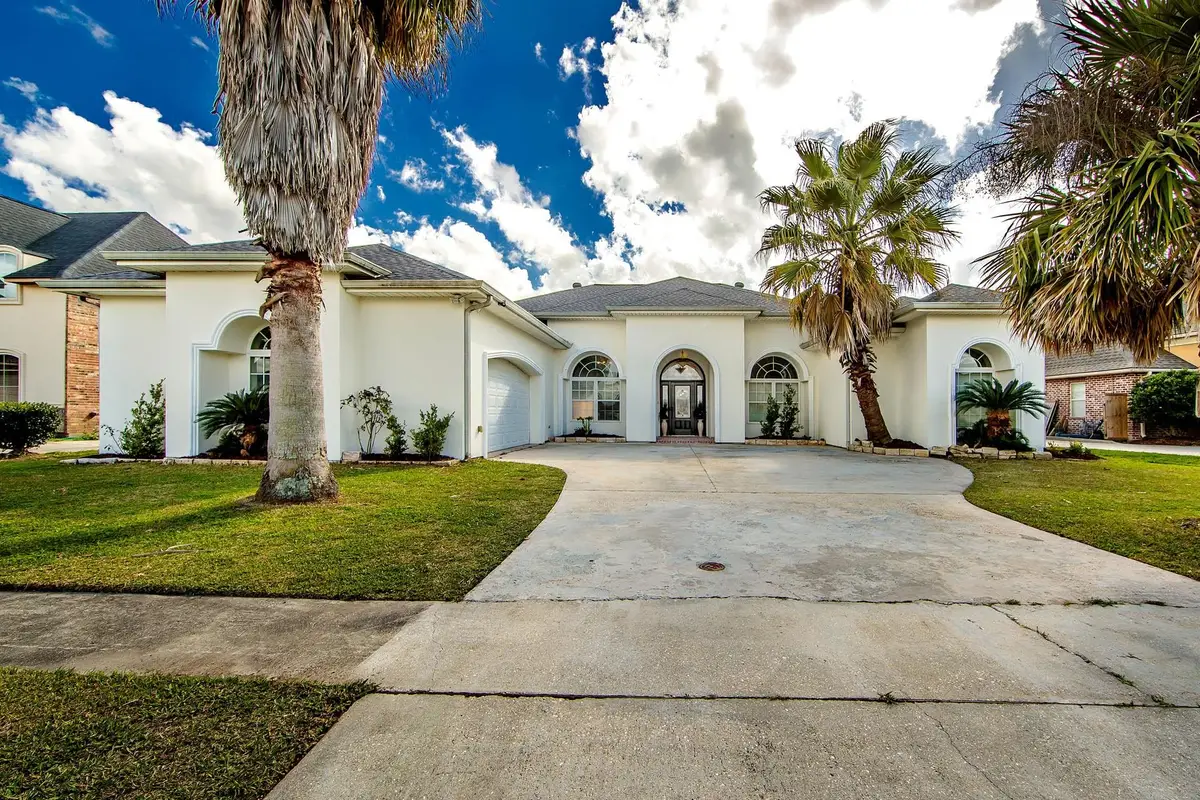 4600 Glenfield Dr, Houma, LA 70360 - #1