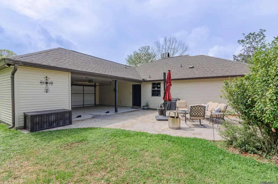 16204 Old Samuel Dr, Prairieville, LA 70769 - #2