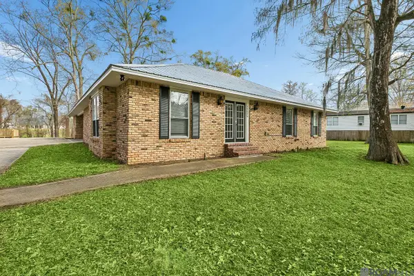 39006 Camp Dr, Prairieville, LA 70769