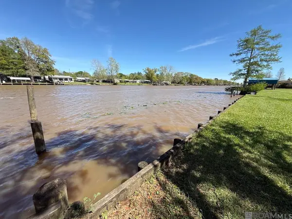 13224 Bayou Terrace Dr, St Amant, LA 70774