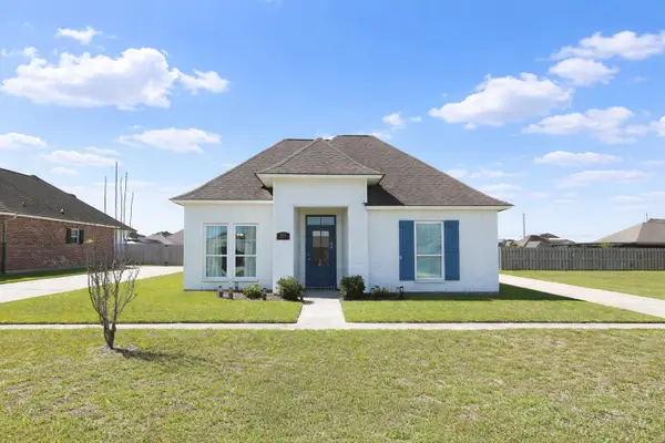 114 Carondelet Ct, Thibodaux, LA 70301