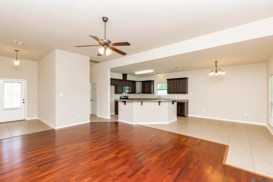 1521 S Sanctuary Ave, Gonzales, LA 70737 - #3