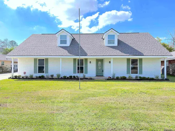 5236 Floynell Dr, Saint George, LA 70809