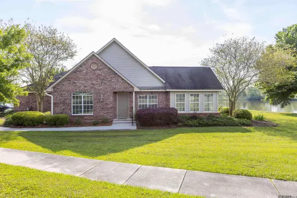 7111 Village Charmant #110, Baton Rouge, LA 70809