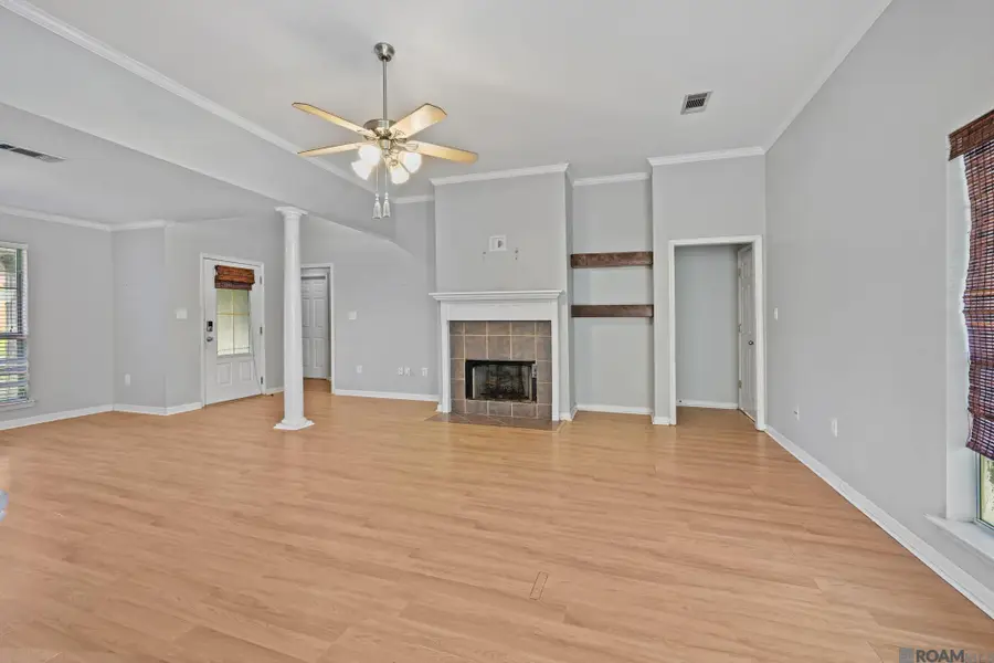 10942 Woodhaven Dr, Denham Springs, LA 70726 - #3